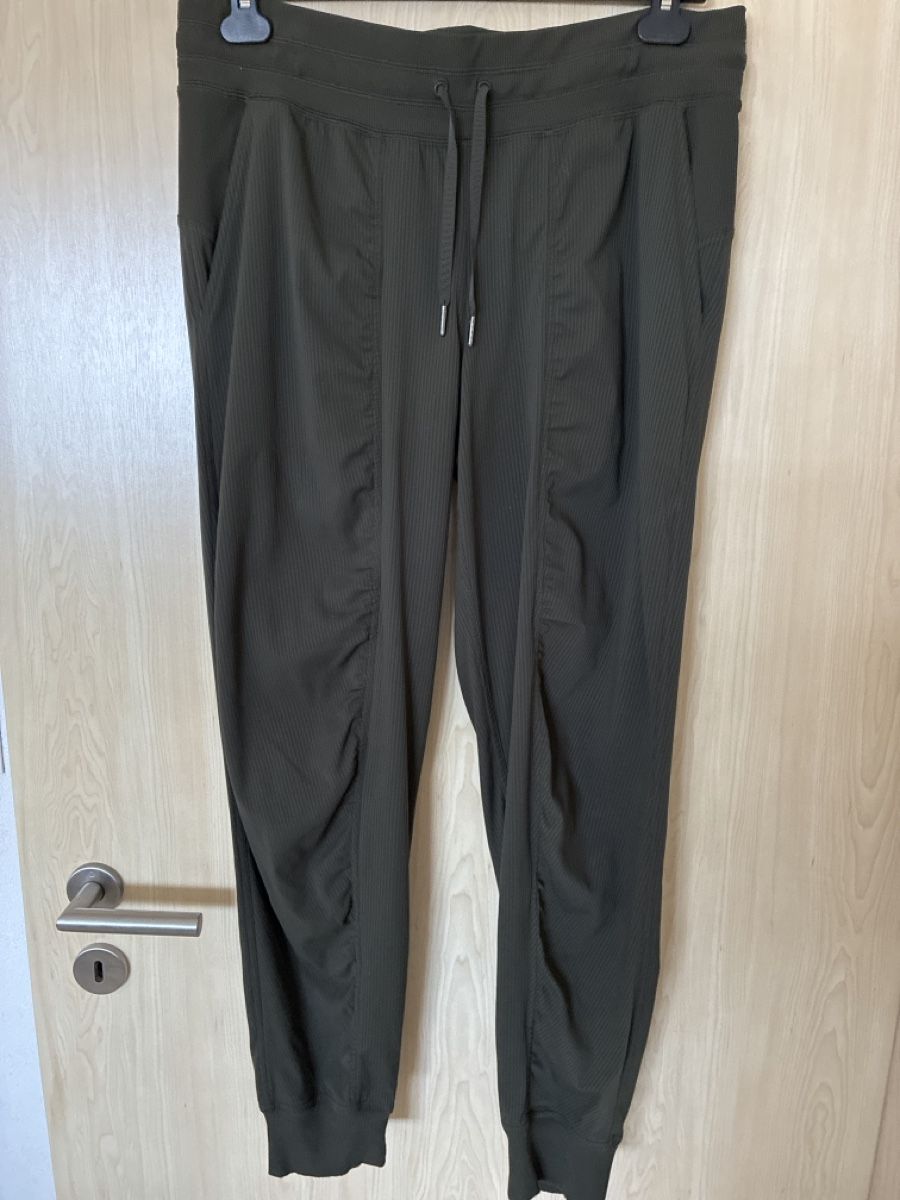 Lululemon Pantaloni: Lululemon Damenhose – Usato da Cheyres venduto da zwischendurch