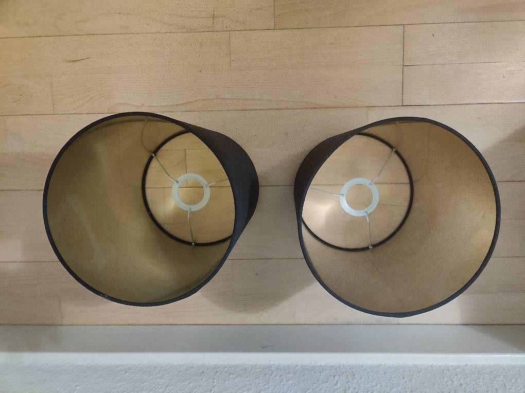 Paralumi: Deux abat-jour noir, intérieur doré – Usato da Genève venduto da edo_p6gs 1