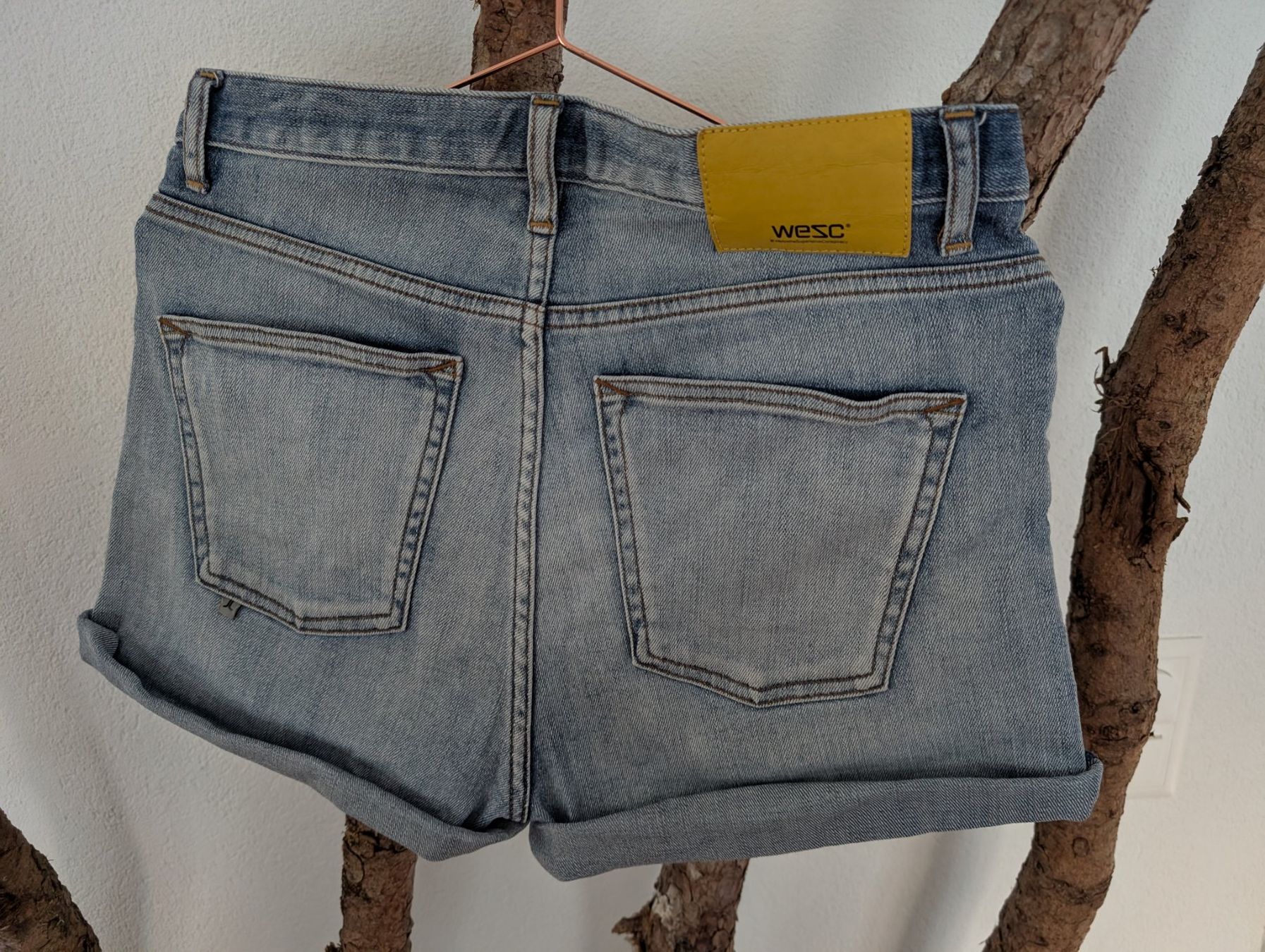 Jeans: wesc Damen Jeans Shorts – Gebraucht aus Netstal von WidiC 3