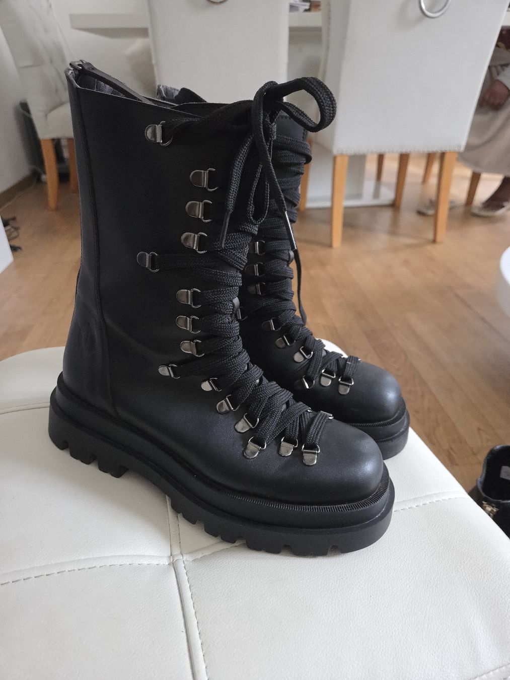 Scarpe da uomo: Bottes  noires, robustes et élégantes - Taille 39 – Nuovo (secondo la descrizione) da Bern venduto da abs76 1
