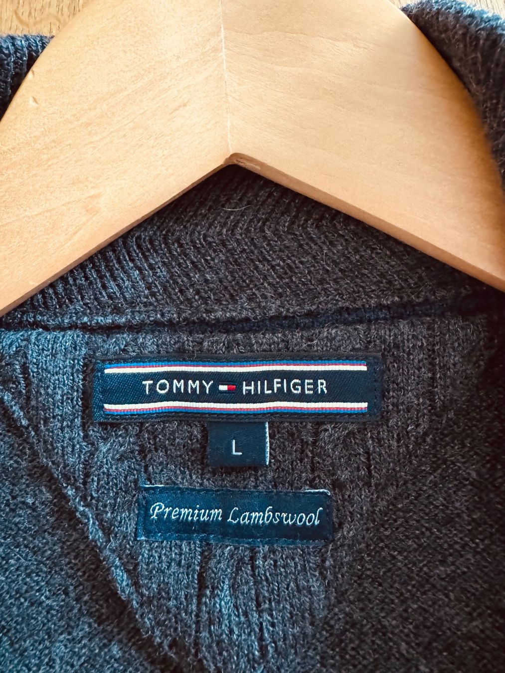 Tommy Hilfiger Maglioni & Felpe: Tommy Hilfiger Pullover – Nuovo (secondo la descrizione) da Pfäffikon ZH venduto da Stickiller 1