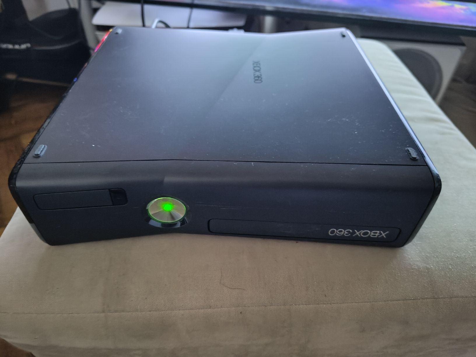 Microsoft Console: Console Xbox 360 S avec 2 manettes et 2 jeux – Usato da Court venduto da Chronoss 8