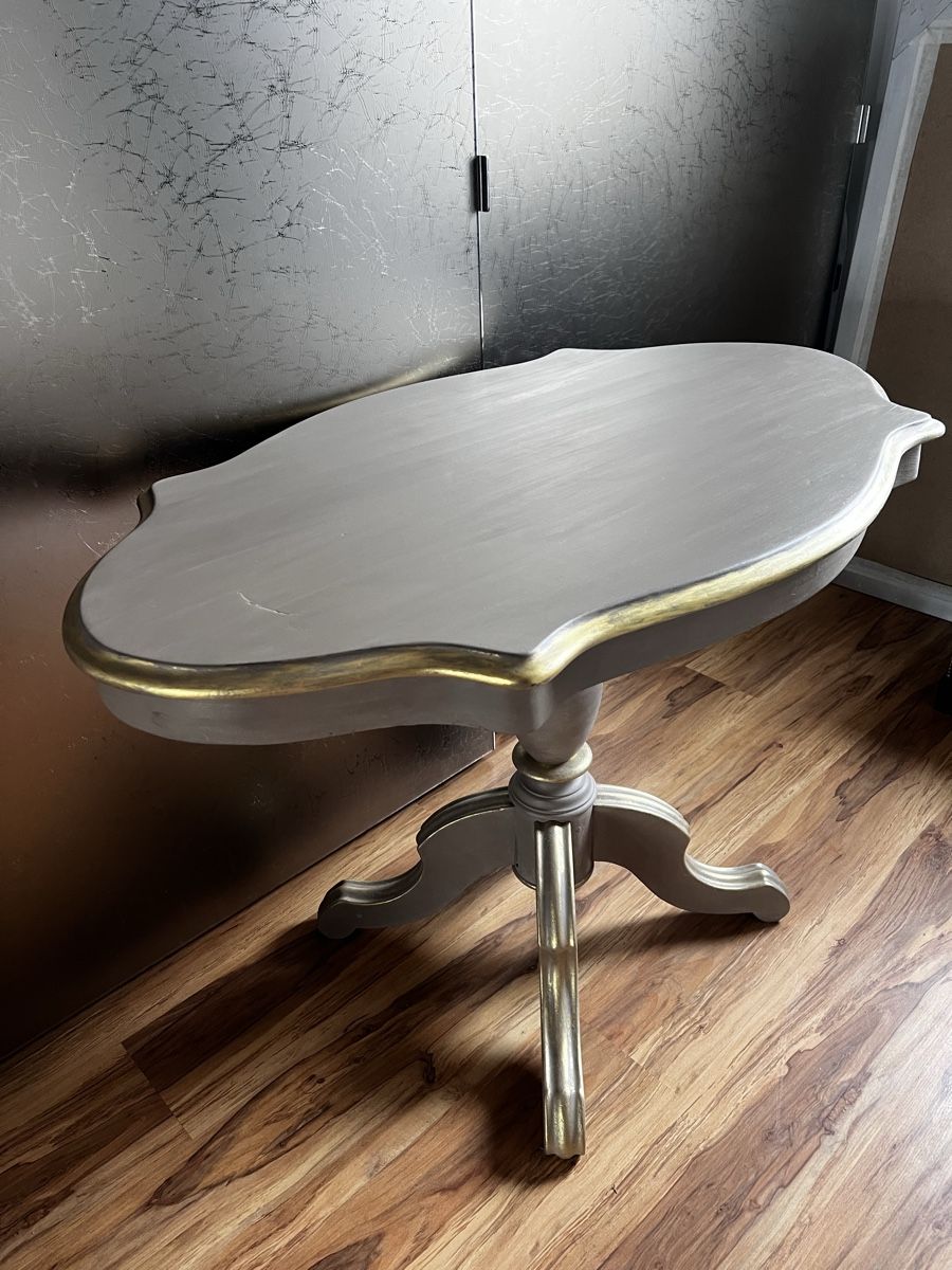 Tische: Antiker Tisch, crem-grau/gold, upcycling – Gebraucht aus Flurlingen von MIPILG 1
