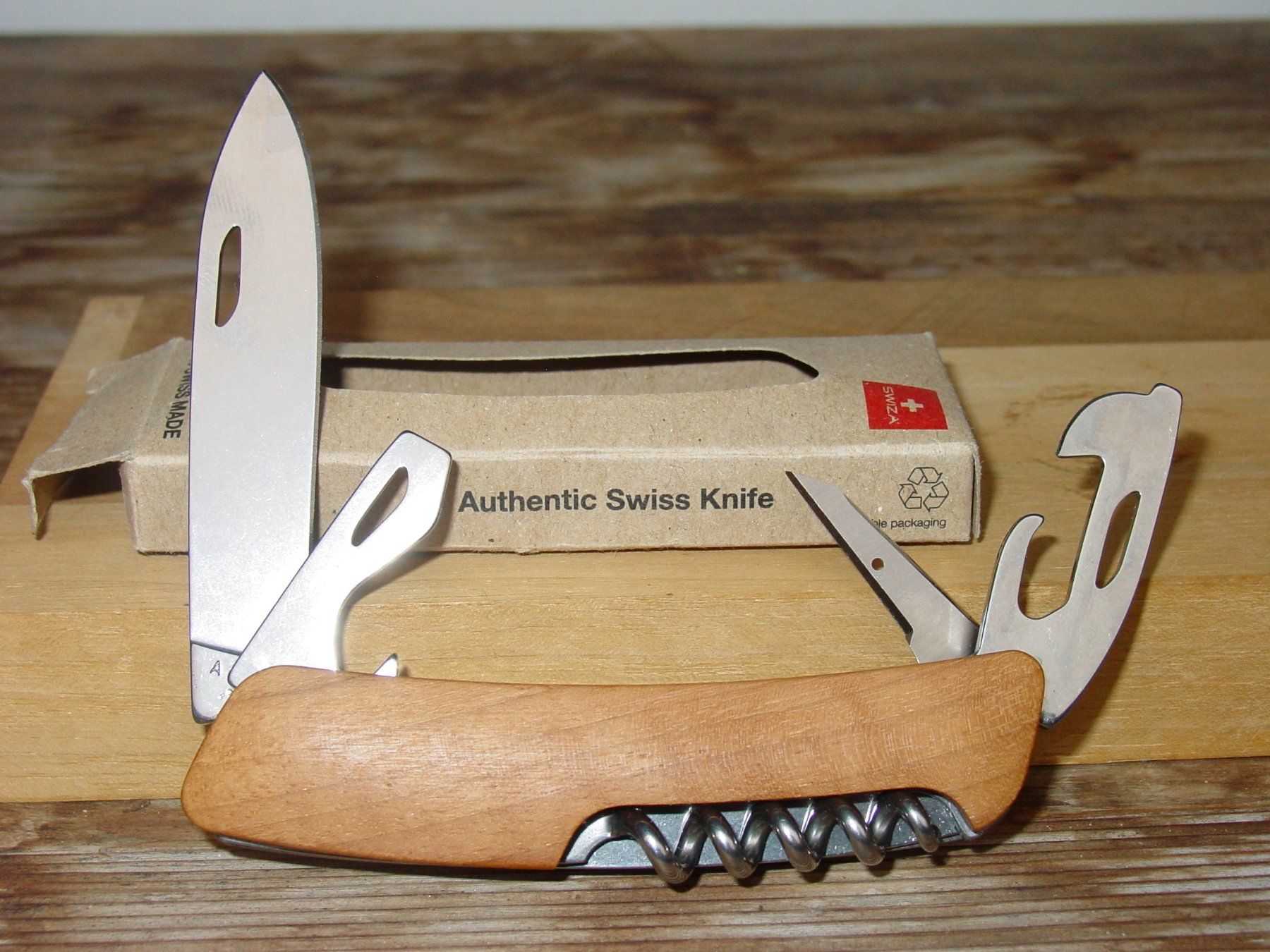 Swiza Coltelli tascabile: Swiza Wood Serie mit Nussbaum Griffschalen. – Nuovo (secondo la descrizione) da Ursenbach venduto da rekruten-shop 1