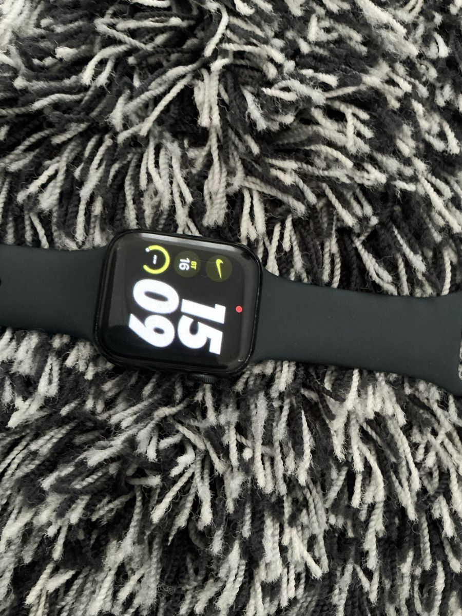 Apple Smartwatch: Apple watch SE 2023 – D'occasion à St Gallen par enigmatik777