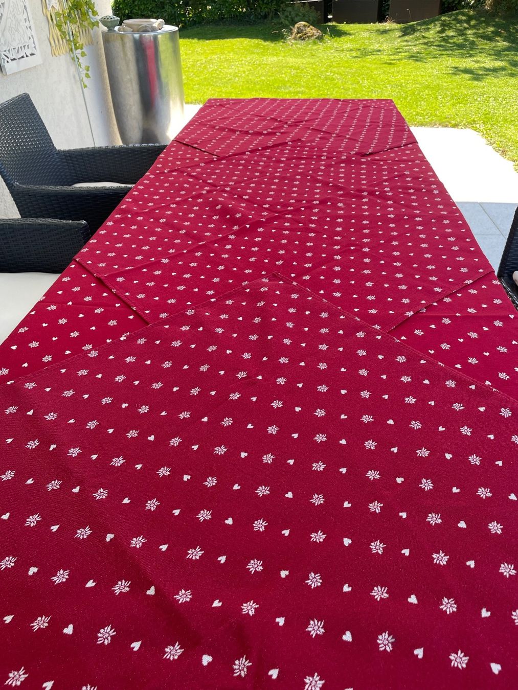 Decken: Tischdecke lang mit 6 Mitteldecken – Gebraucht aus Freidorf TG von  1