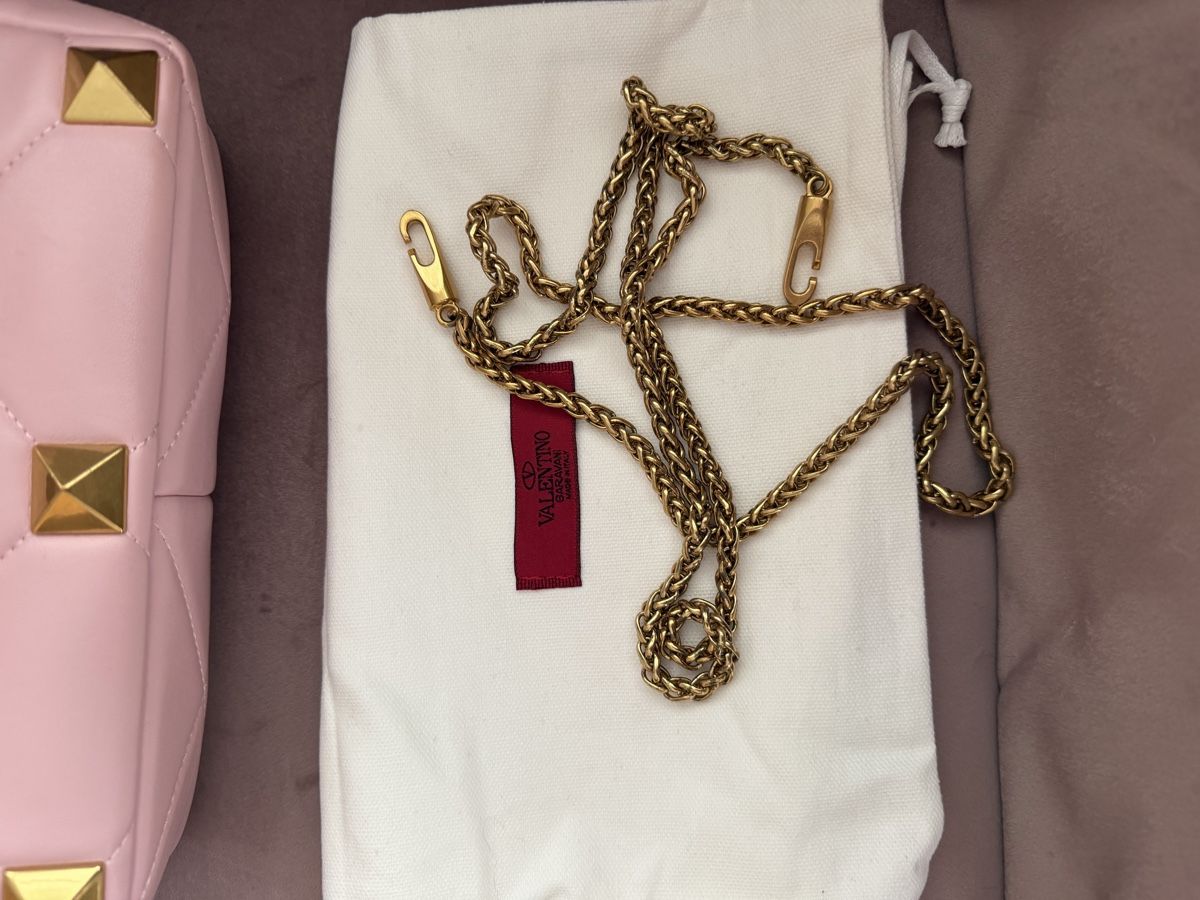 Valentino Taschen für Damen: Handtasche rosa mit Rockstuds – Gebraucht aus Unterengstringen von Blingbling537 3
