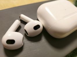 AirPods