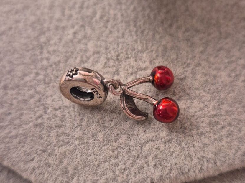 Ciondoli: Silber Charm Kirschen rot +Garantie – Nuovo (secondo la descrizione) da Rotkreuz venduto da Carbone_Bijou-Shop 1