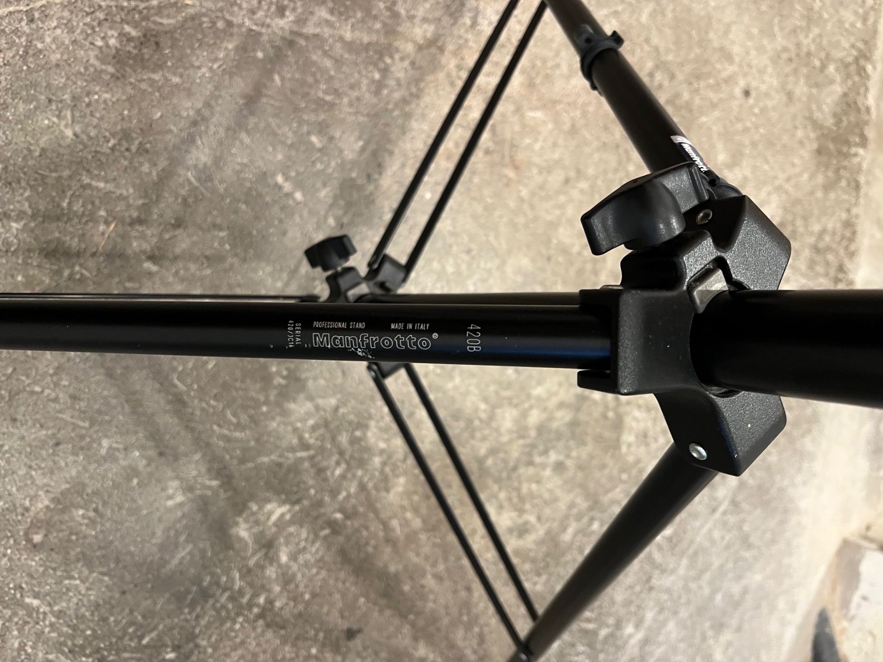 Manfrotto Treppiedi & Teste: Manfrotto Galgenstativ für Studioblitz – Usato da Wädenswil venduto da fruitgarden 1