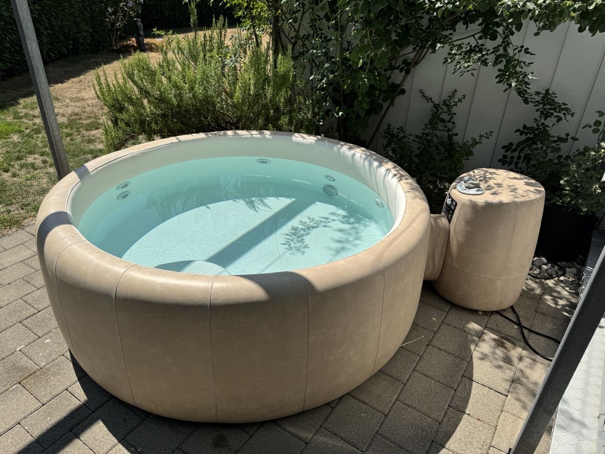 Softub Whirlpool: Softub Whirlpool Typ Ressort 200 cm – Gebraucht aus Ittigen von Dedo07