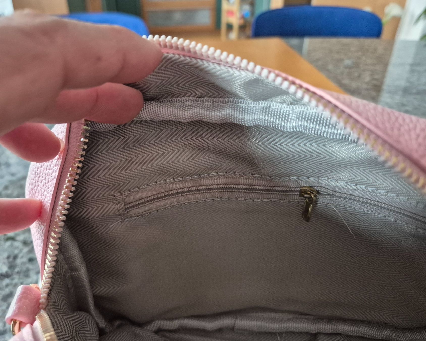 Taschen für Damen: Umhängetasche rosarot – Neu und originalverpackt aus Uznach von Lakersgirl 2