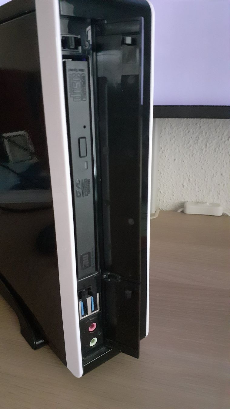 Asrock PC: Mini PC 4GB RAM, 60GB SSD, DVD – Usato da Zürich venduto da davide_zh 1