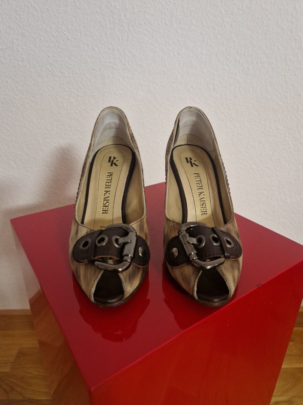 Scarpe da donna: Damen Stöckelschuhe – Usato da Bern venduto da Dekthai 1