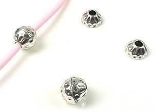 Catenine: Verschluss Magnet, 4mm Loch, altversilbert – Nuovo (secondo la descrizione) da Alpnachstad venduto da perlengaby