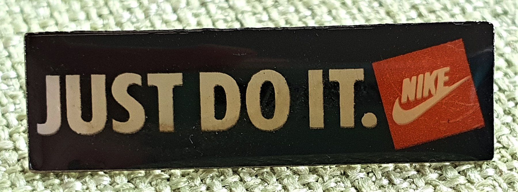 Plaketten & Abzeichen: O739 - Pin NIKE JUST DO IT. – Gebraucht aus Reinach BL von Boston-Verkauf