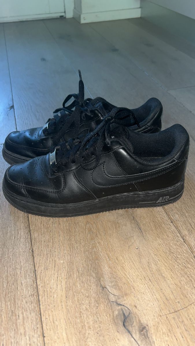 Nike Scarpe da donna: Nike Air Force 1 07 - Sneaker low- black – Usato da Wängi venduto da leoniee17j