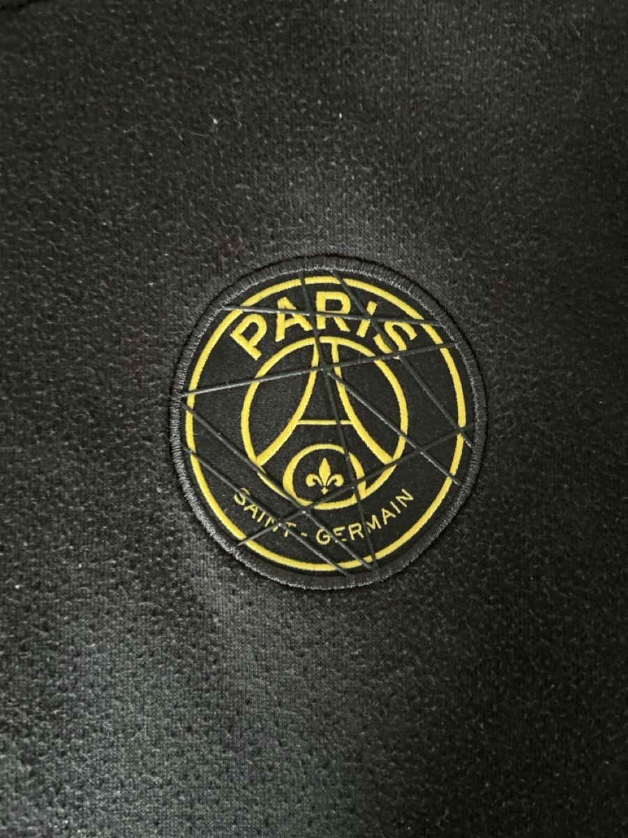 Jordan Maglioni & Felpe: PSG Hoodie/Pullover Schwarz Gelb – Usato da Lupfig venduto da k.s.affolter 4