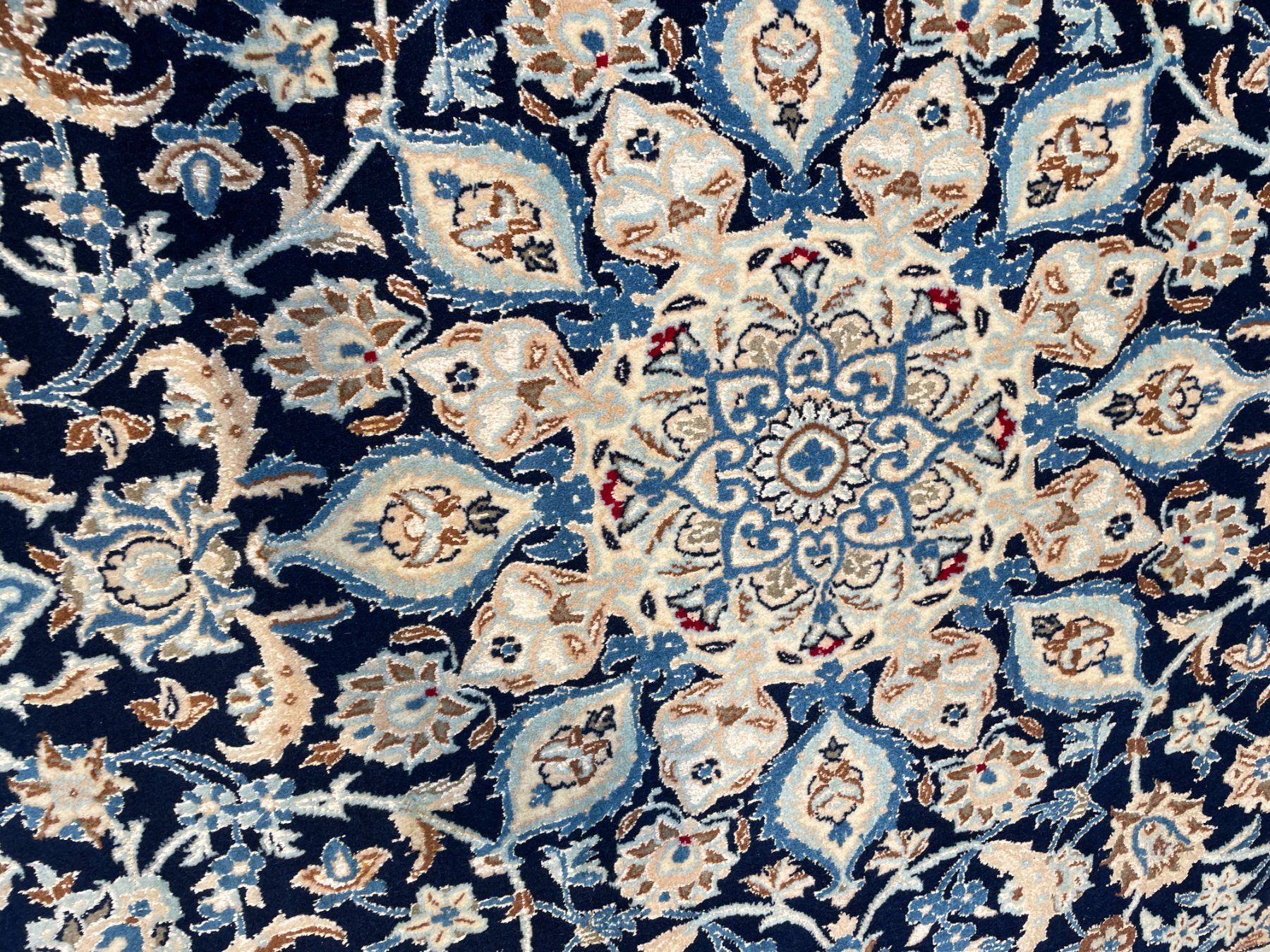Nain Tappeti: Nain Teppich mit Seide – Usato da Luzern venduto da stilwerkstatt 3