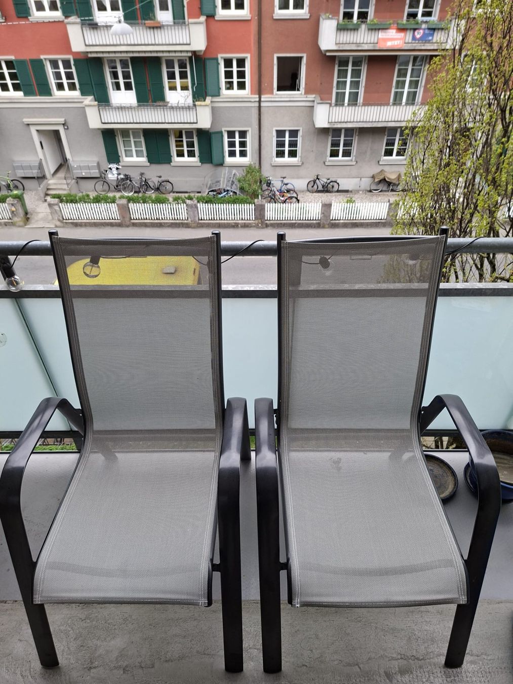 Sedie: 2 Balkon-/Gartenstühle mit Auflagen – Usato da Bern venduto da Flows4444 1