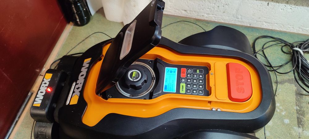 Worx Landroid WG754E mit Ladestation und 2 Ladegeräten Kaufen auf Ricardo