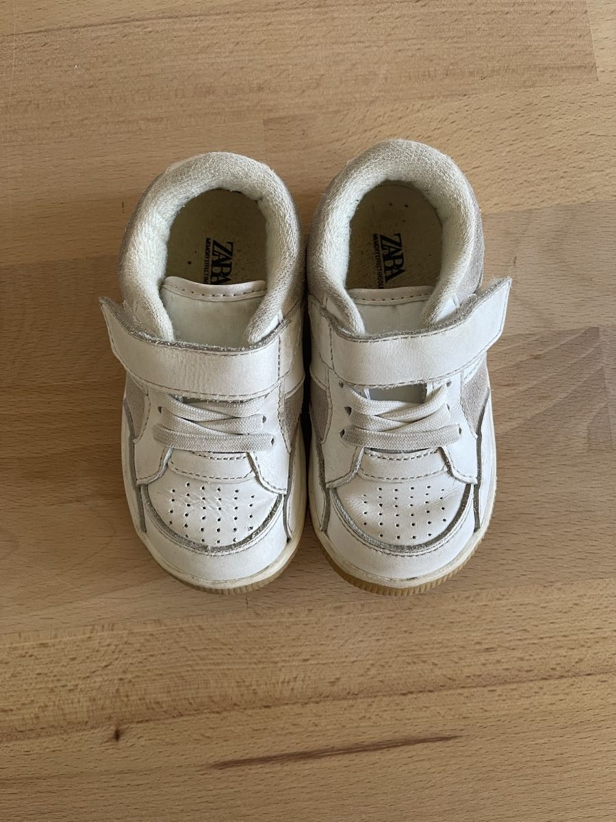 Zara Scarpe per ragazzi: Zara Babyschuhe, Grösse 23 – Usato da Hirzel venduto da carta9