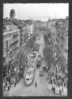 Zürich Bahnhofstrasse mit diversen Trams und alten Autos