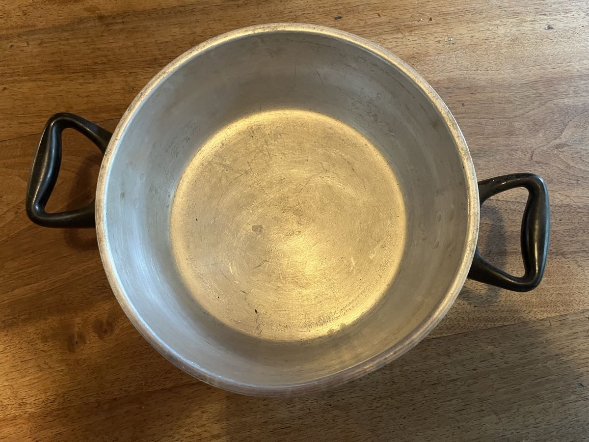 Sigg Pfannen: uralter Kochtopf, Aluminium mit Bakelit-Griffen, Sigg, l – Gebraucht aus Wila von Fritz-Wila 1
