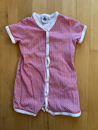 Petit Bateau Strampler rot weiss gemustert Grösse 68