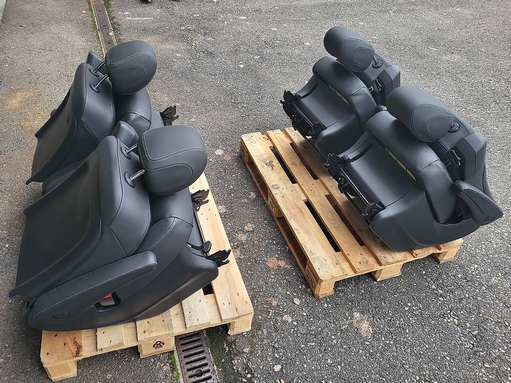 Mercedes-Benz Accessori per altri veicoli: Autositze V Klasse Mercedes Leder – Usato da Erlinsbach venduto da franz1818