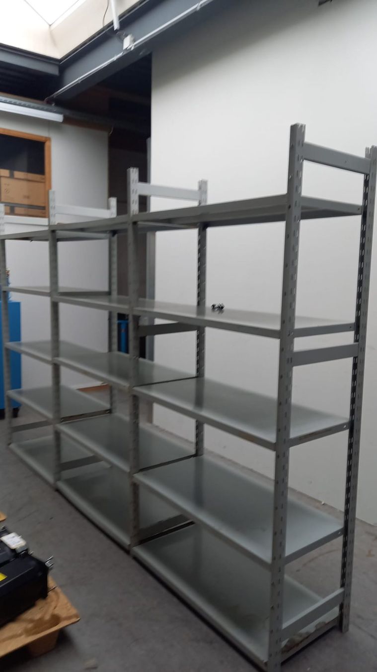 Scaffali: Diverses étagères et racks – Usato da La Chaux-de-Fonds venduto da Greub_Machines