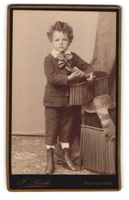 Fotografie J. Linck, Winterthur, Bub im 