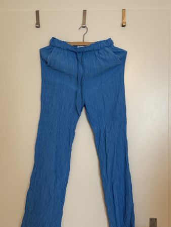Blaue Crinkle-Hose (Primark, Gr. S)