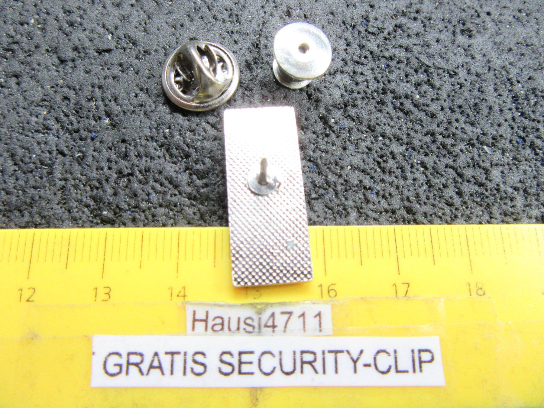 Plaketten & Abzeichen: DeLOREAN AUTO LOGO PIN ENAMEL MIT SECURITY-CLIP – Gebraucht aus Ettingen von Hausi4711 1