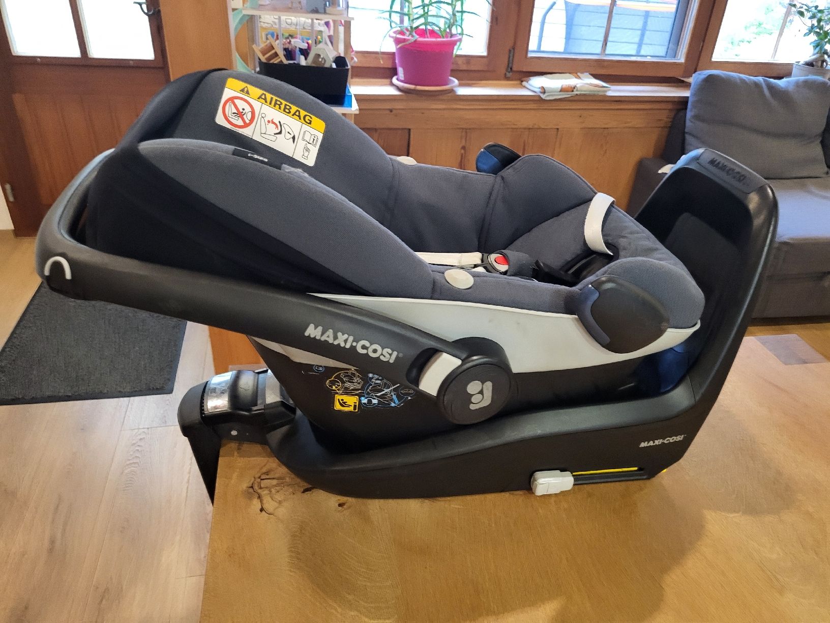 Maxi-Cosi Sièges auto: Maxi-Cosi Babyschale mit Basis – D'occasion à Laupen ZH par pam_vp2d