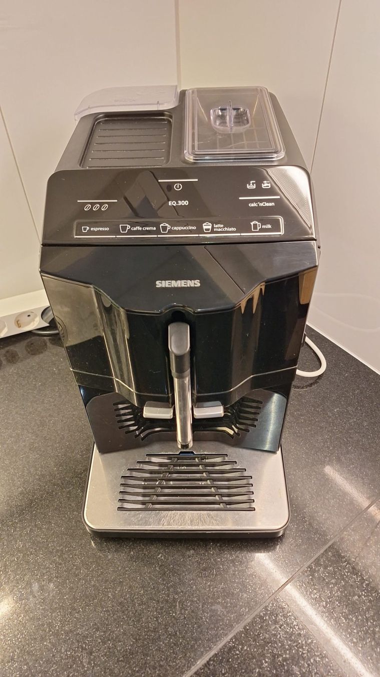 Siemens Macchine per caffè & Macchine per espresso: Siemens EQ 300 Kaffeevollautomat – Usato da Windisch venduto da tim_y6hl