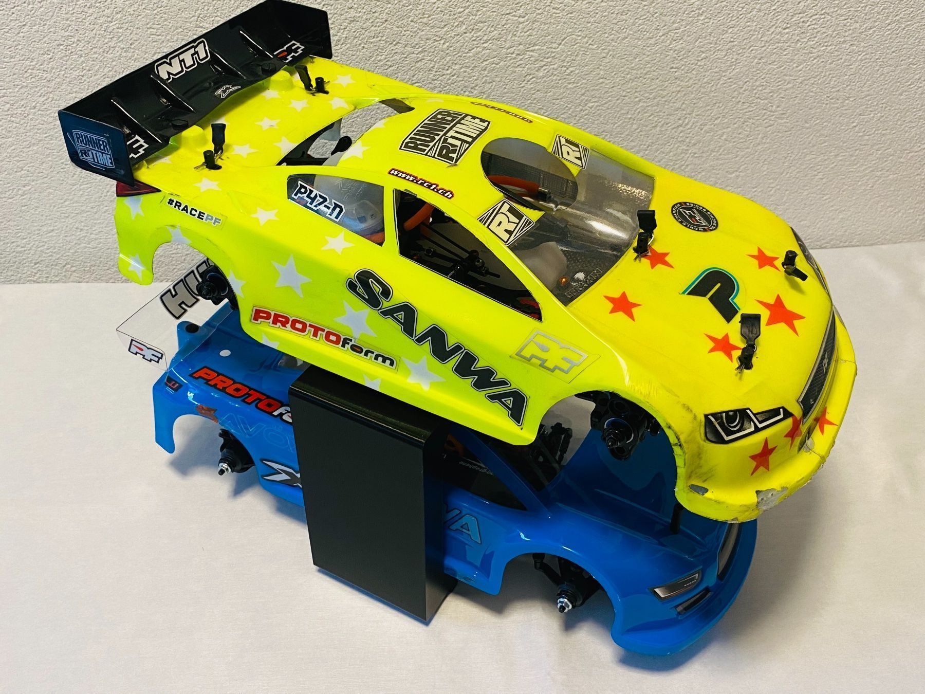 RC Kits de montage: SUPPORT POUR DEUX VOITURES 1/10 ON-ROAD – Neuf (Voir description) à Yverdon-les-Bains par Fijo-rc 2