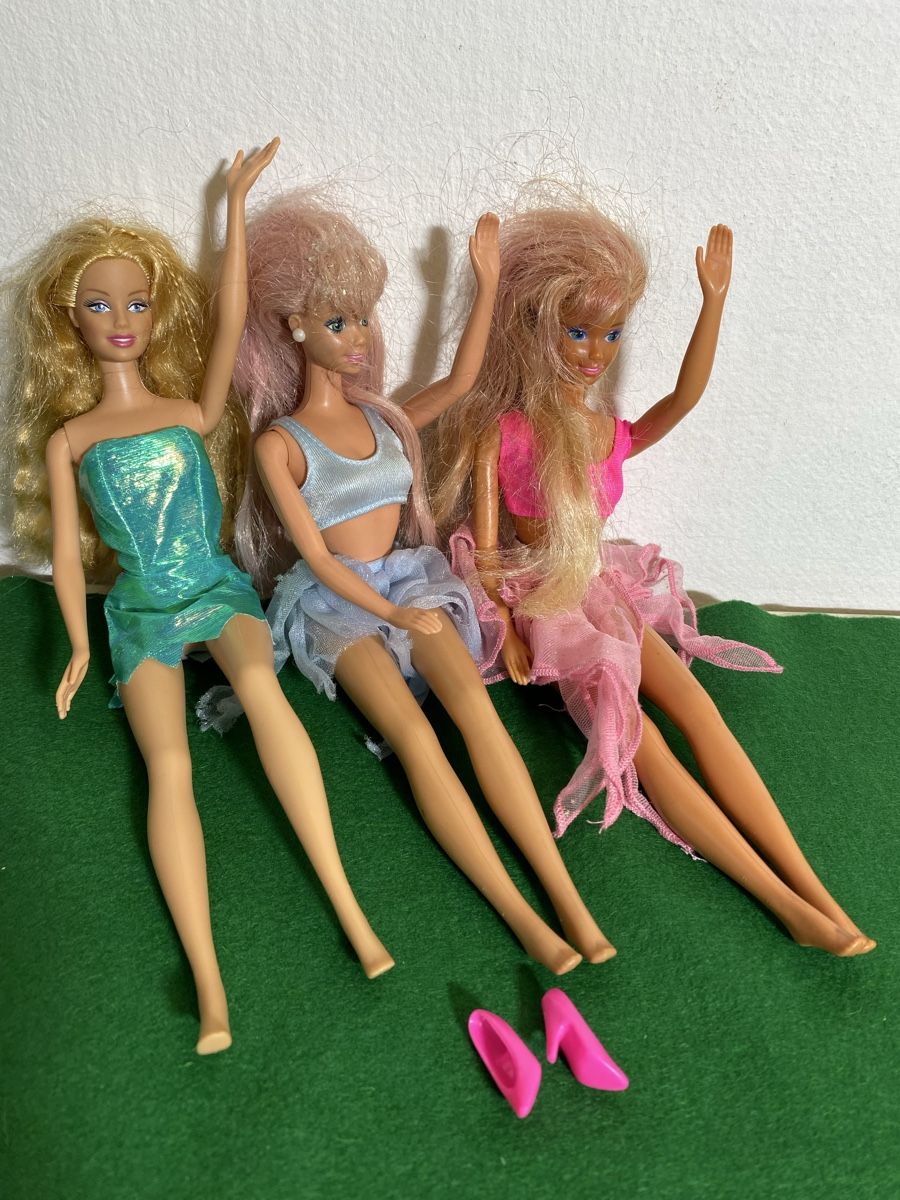 Bambole: 3 ältere Barbies, mit Knickbeinen – Usato da Utzigen venduto da Lasagne99