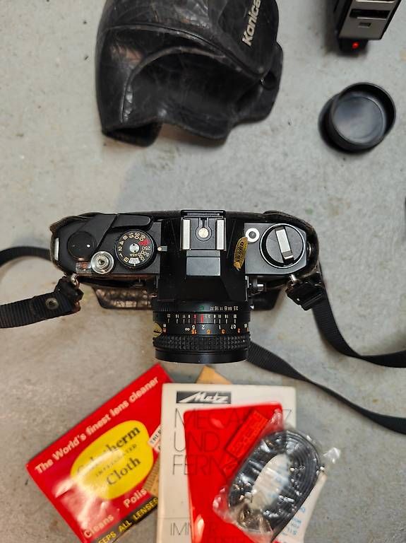Konica Fotocamera: Konica Autoreflex T4 Analogkamera mit Objektiven und Blitz – Usato da Recherswil venduto da beawuethrich 2