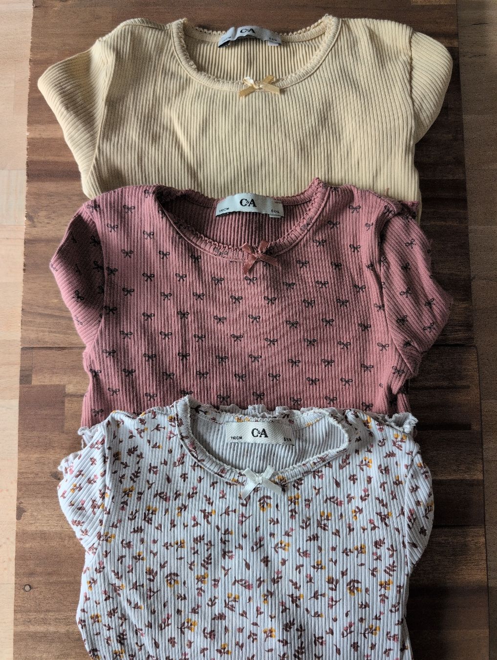 C&A Lotti & Set di vestiti: 3er Set Langarmshirt 110 c&a – Usato da Neuhausen venduto da Bluesewingneedle