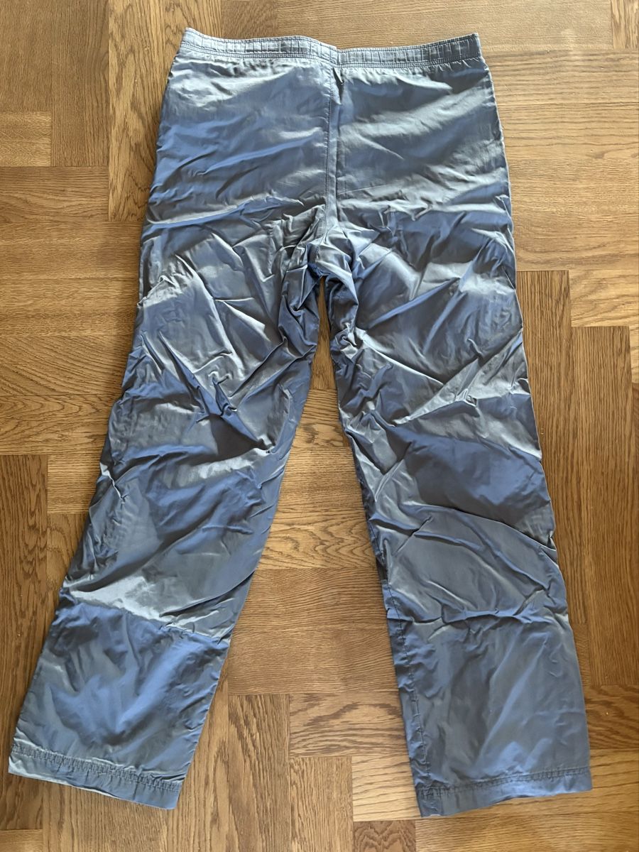 Nike Pantaloni: Nike vintage Trackpants size S/M – Usato da Zürich venduto da _zh_sellz 1