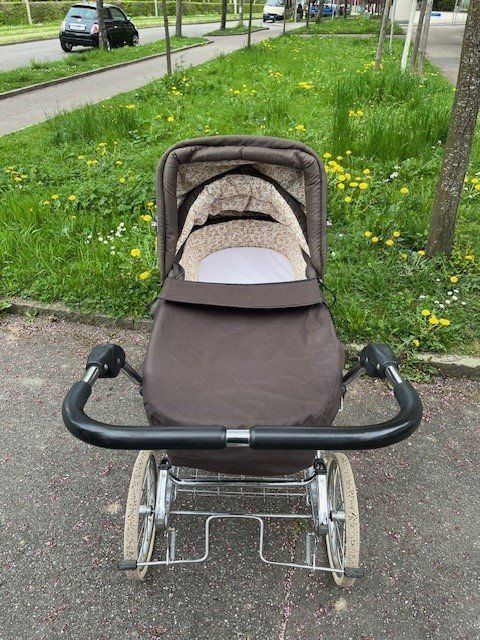 Carrozzine: Hesba Kinderwagen im Retrolook – Usato da Basel venduto da nil_8525 2