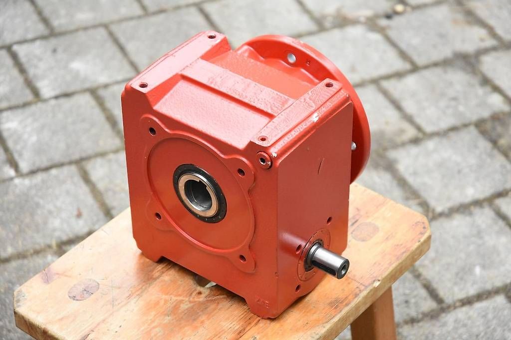 Altro per industria metallurgica: Schneckengetriebe 53:1 – Usato da Lichtensteig venduto da dan_rj7z 1