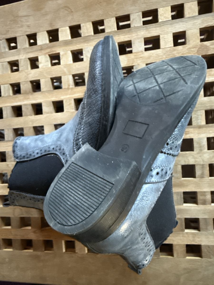 Scarpe da donna: Jolies bottines 40 comme neuves – Nuovo (secondo la descrizione) da La Cibourg venduto da rangiroa98 2