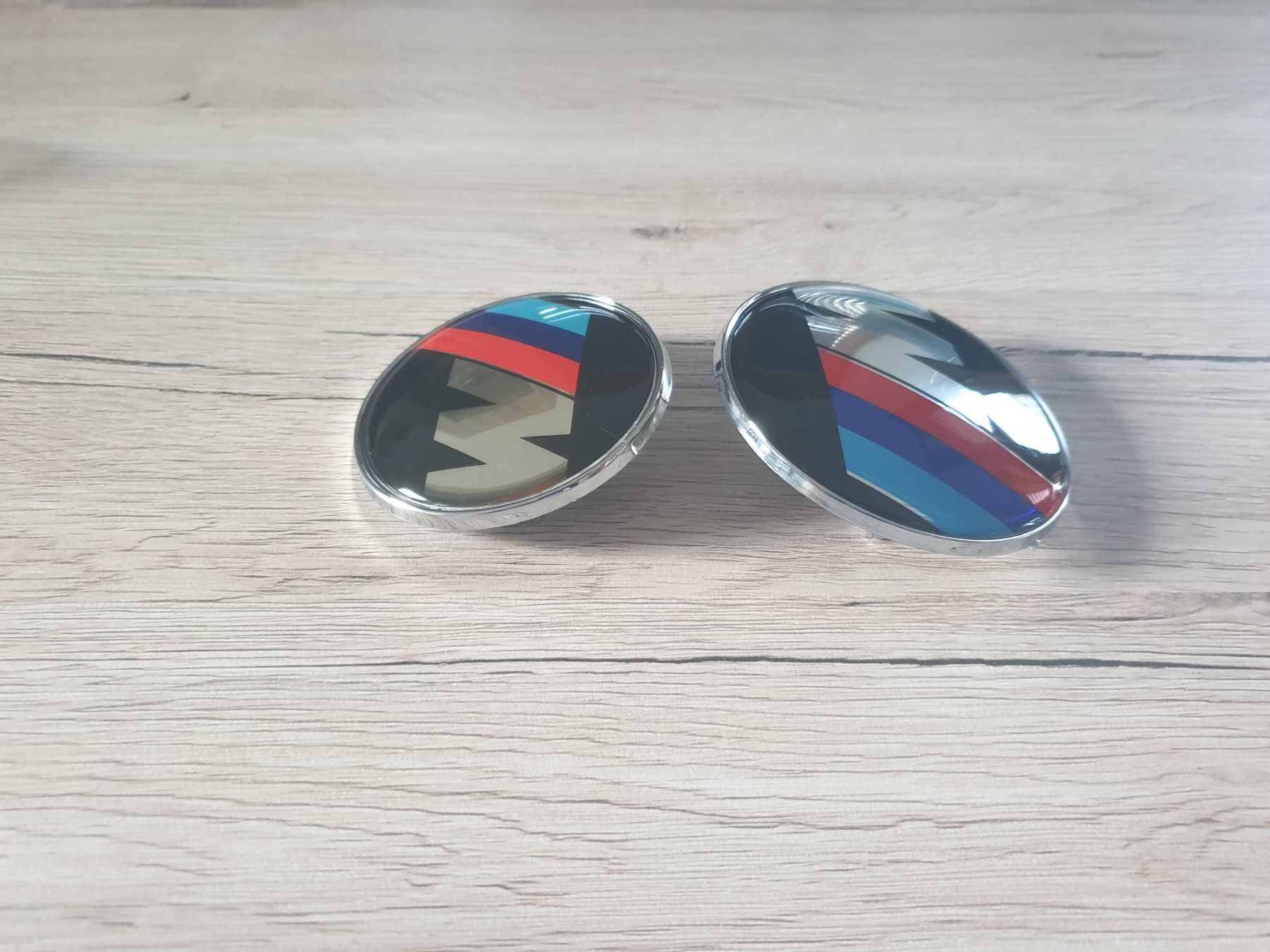 BMW Tutti pezzi di ricambio auto: 2er Set Emblem BMW M – Nuovo e nell'imballaggio originale da Bellikon venduto da Kekko11 1