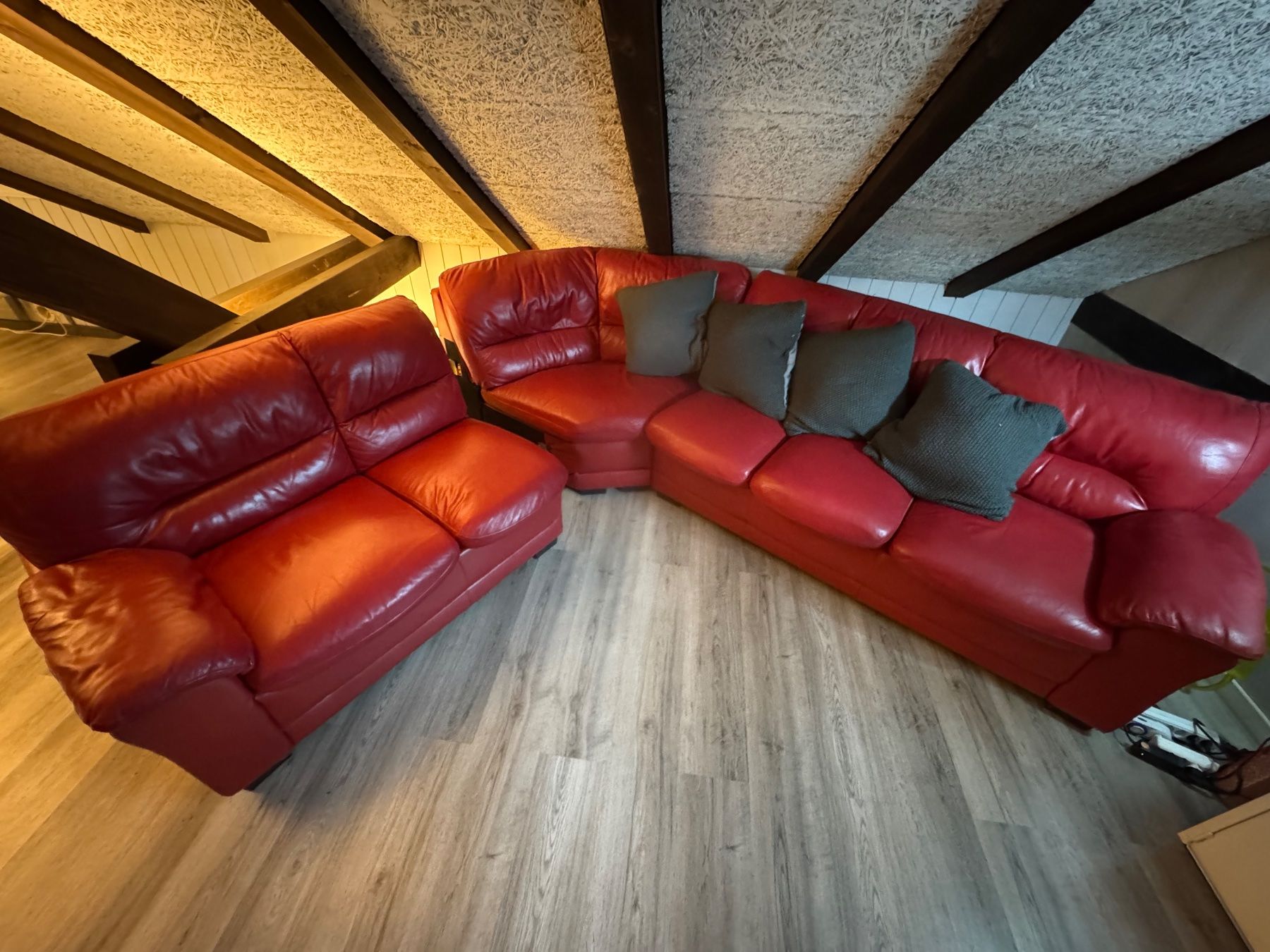 Sofas: Leder Sofa – Gebraucht aus Uttigen von fab_d5l8
