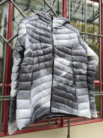 Kleidung: Mammut Daunenjacke mit Kapuze (M)