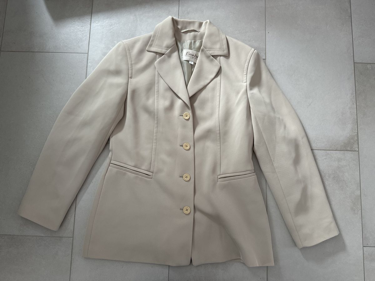 Giacche: Damen Blazer beige Grösse 42 – Usato da Zug venduto da Hehe