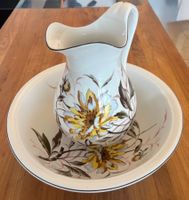2-teiliges Vintage Keramik Waschset, rar mit Chrysanthemen