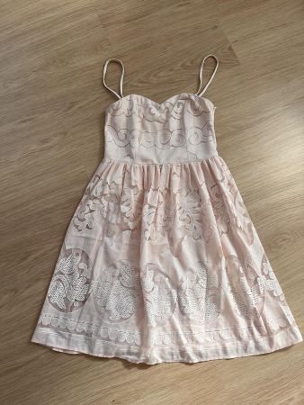 Kleid von Vila mit Spitze, Grösse M, Top Zustand!